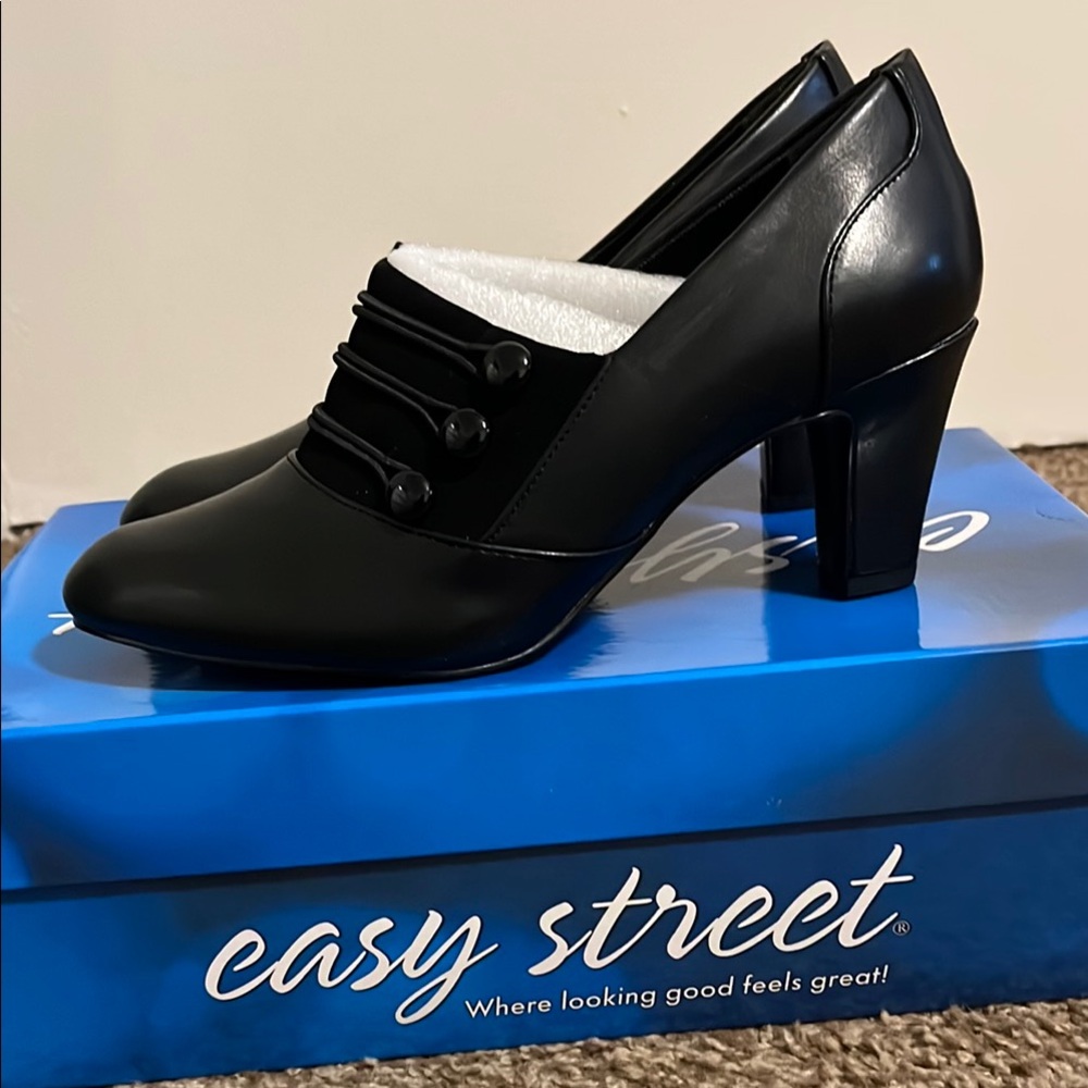 Easy Street Black Heels